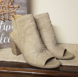 Universal Thread Edwina Booties